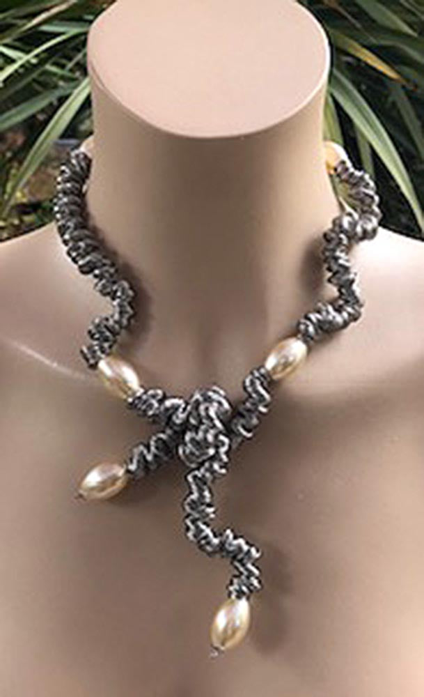 Collier Boa Compressé olives nacrées