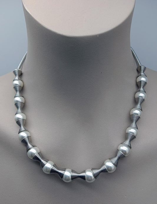 Collier Diabolo avec perles nacrées